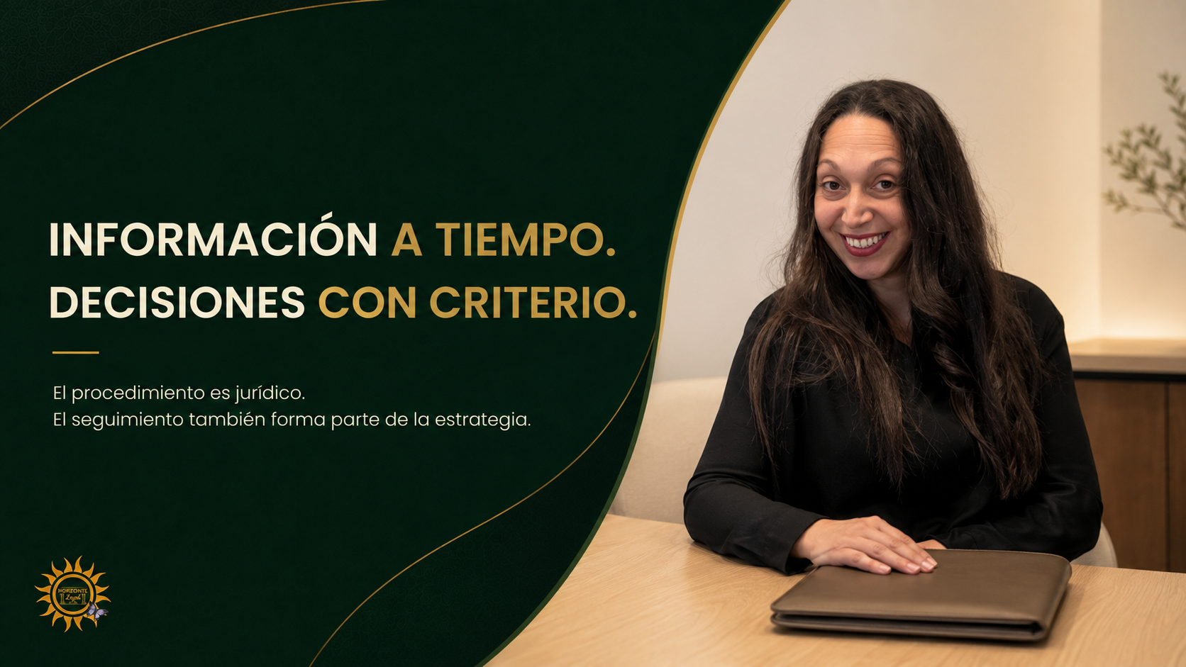 Gina Díaz realiza el seguimiento de un expediente de Segunda Oportunidad.